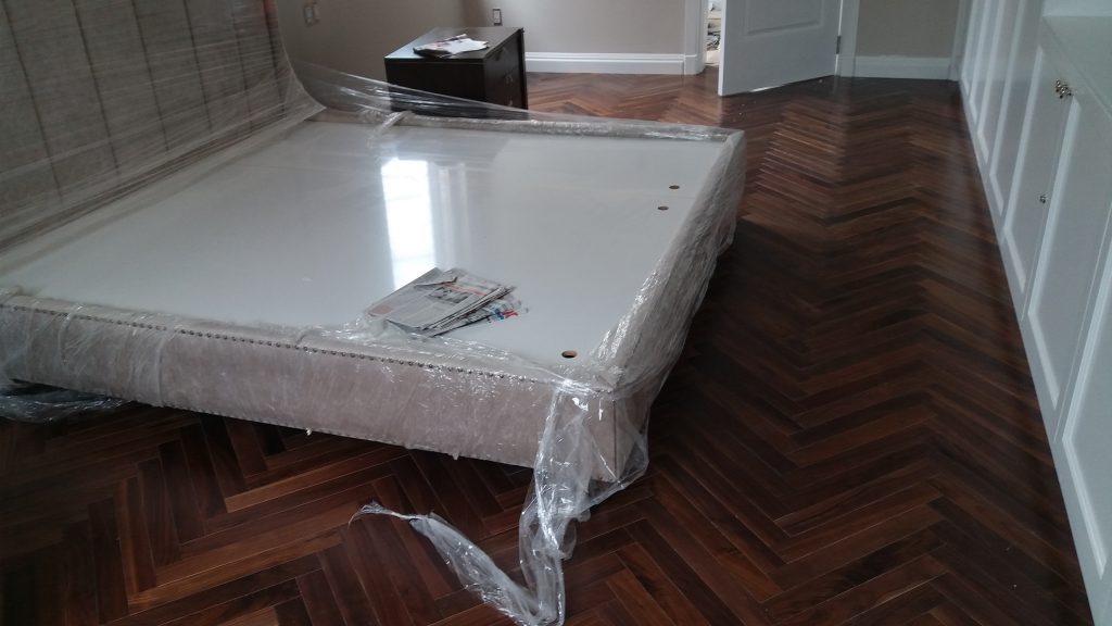 sàn gỗ Walnut lót kiểu xương cá sàn gỗ Walnut lót kiểu xương cá