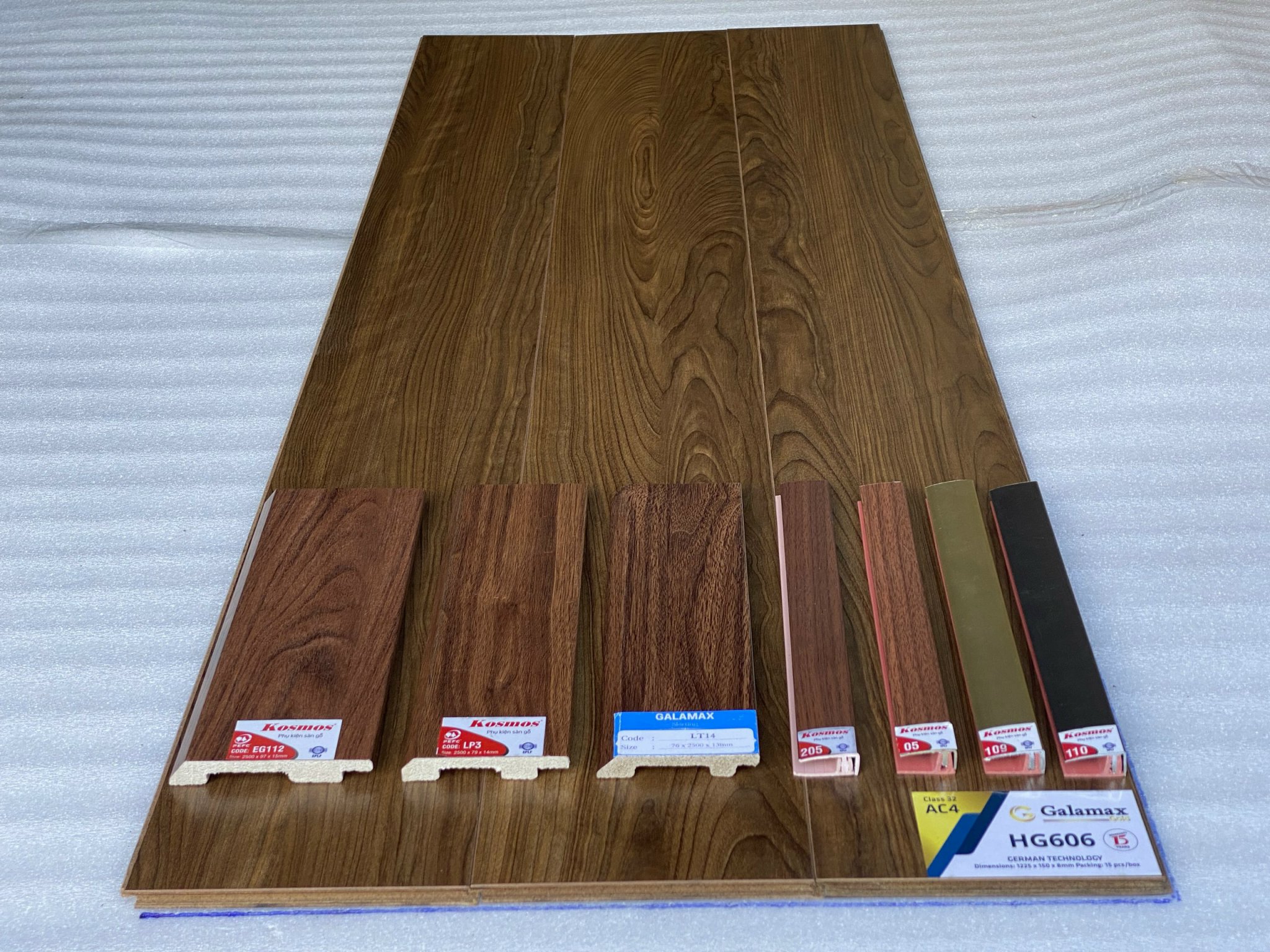 Sàn gỗ Galamax 8mm HG606