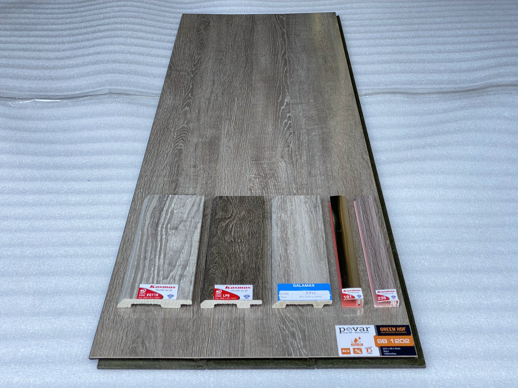Sàn gỗ Povar 12mm SB1202