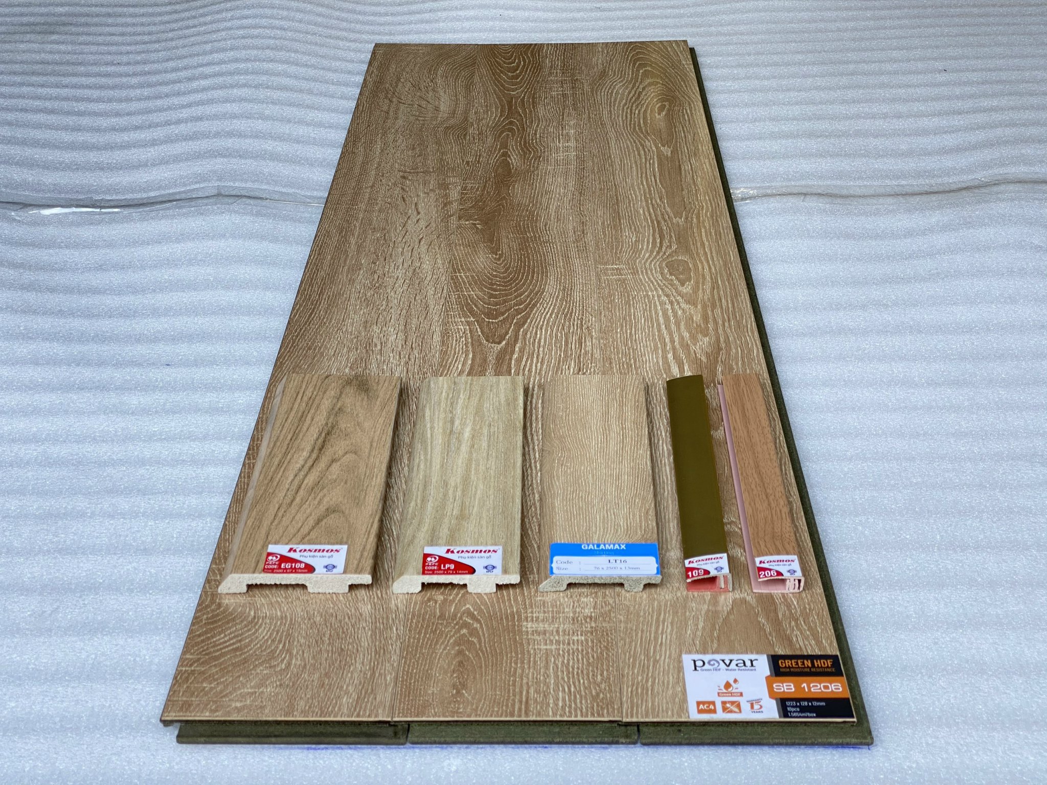 Sàn gỗ Povar 12mm SB1206