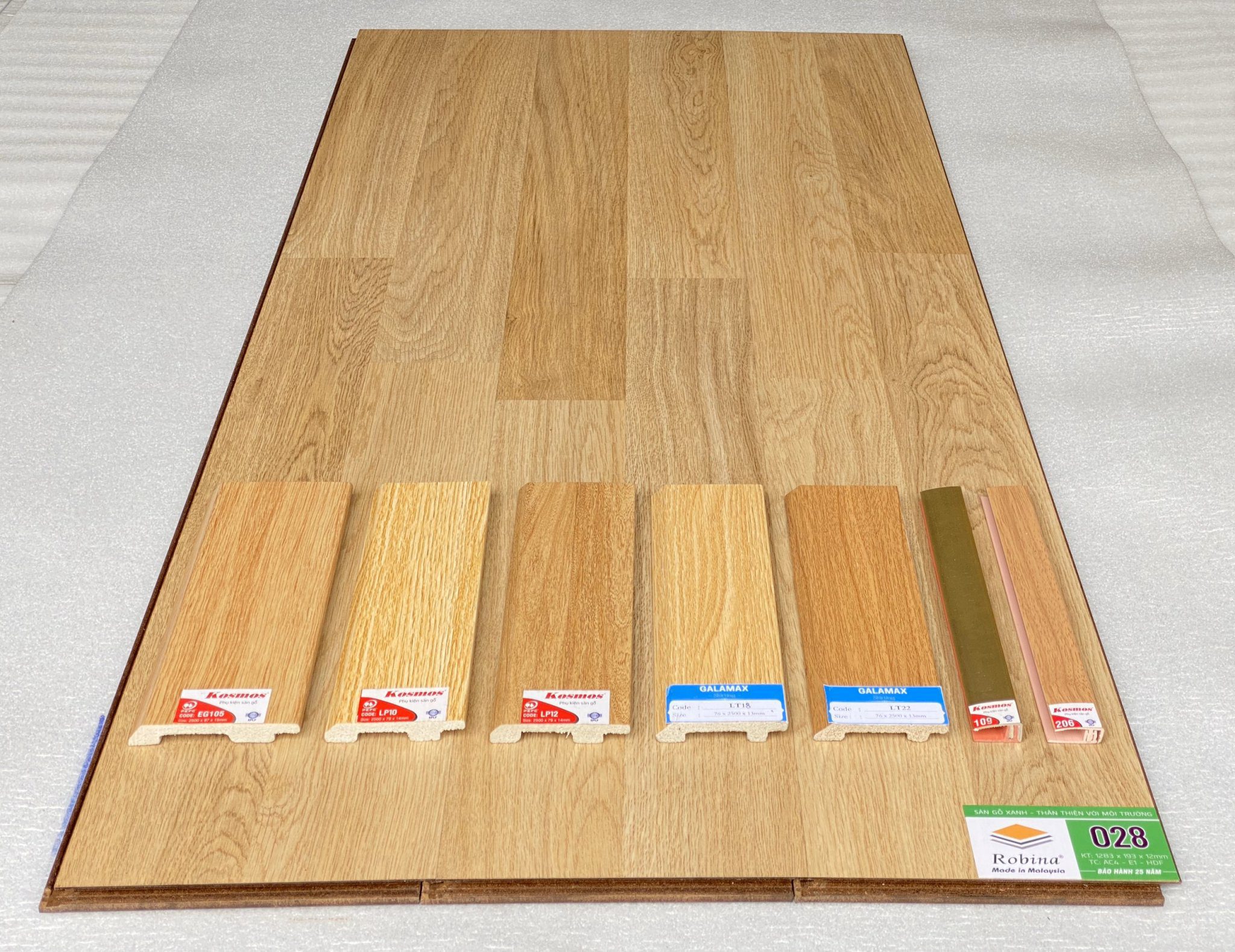 Sàn gỗ Robina bản lớn 12mm O28